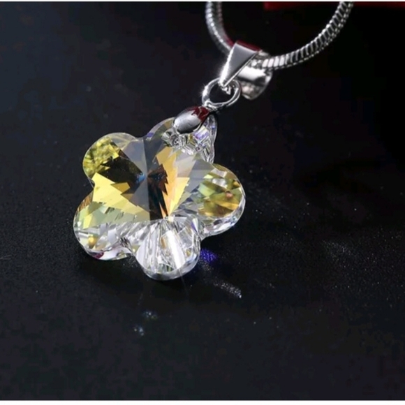 Yellow Crystal Flower Pendant Necklace - Picture 2 of 2